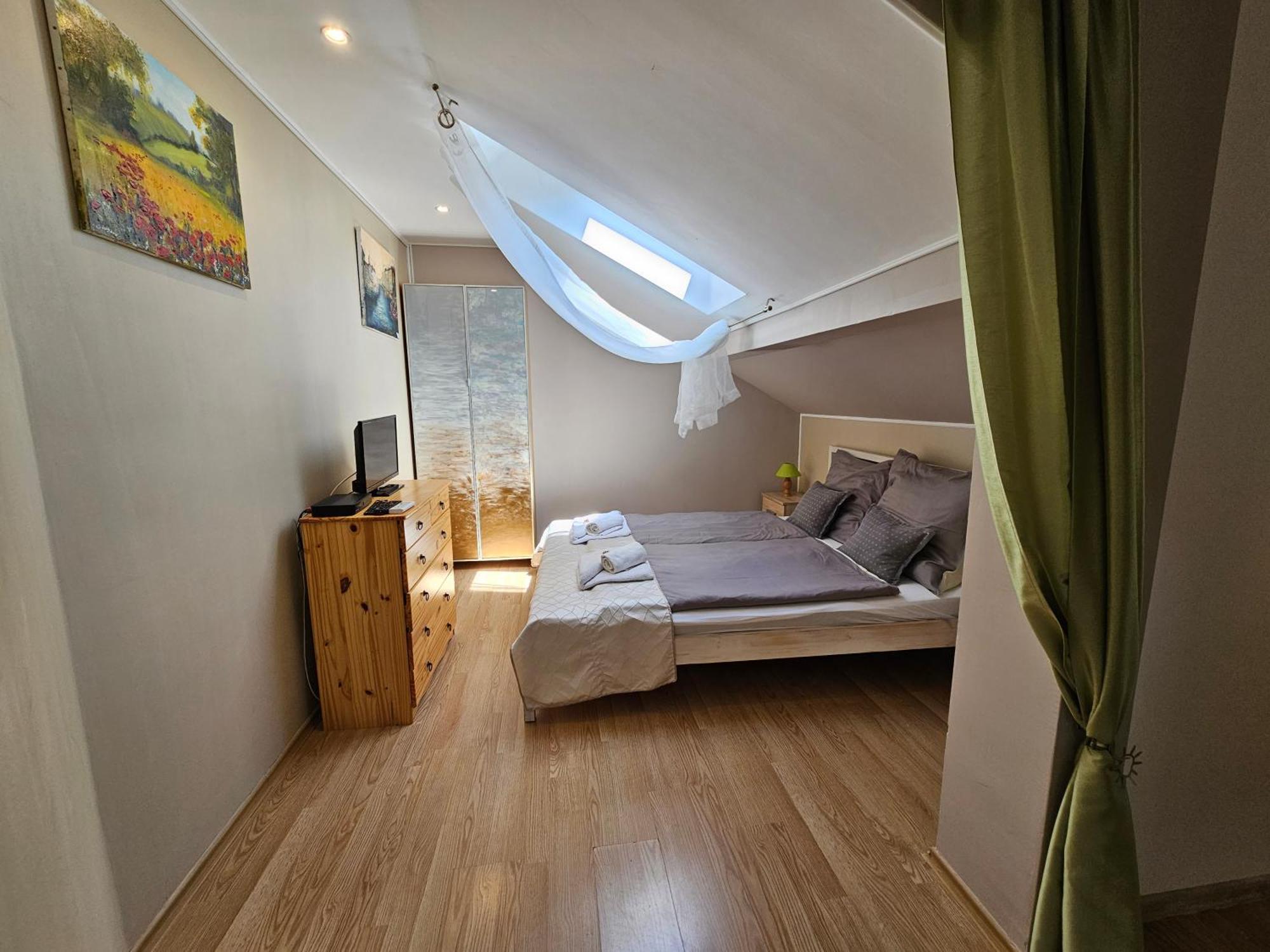 Hedi Vendeghaz Apartment
